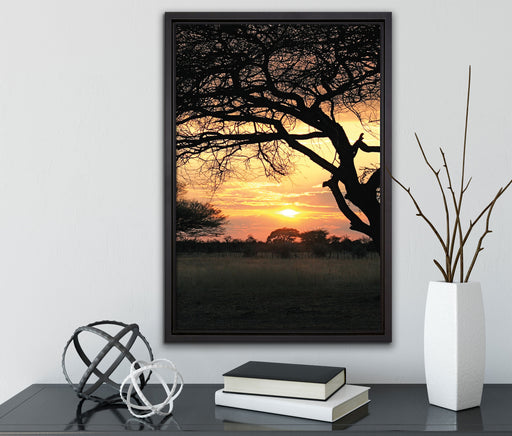 Savanne im Dämmerlicht auf Leinwandbild gerahmt mit Kirschblüten