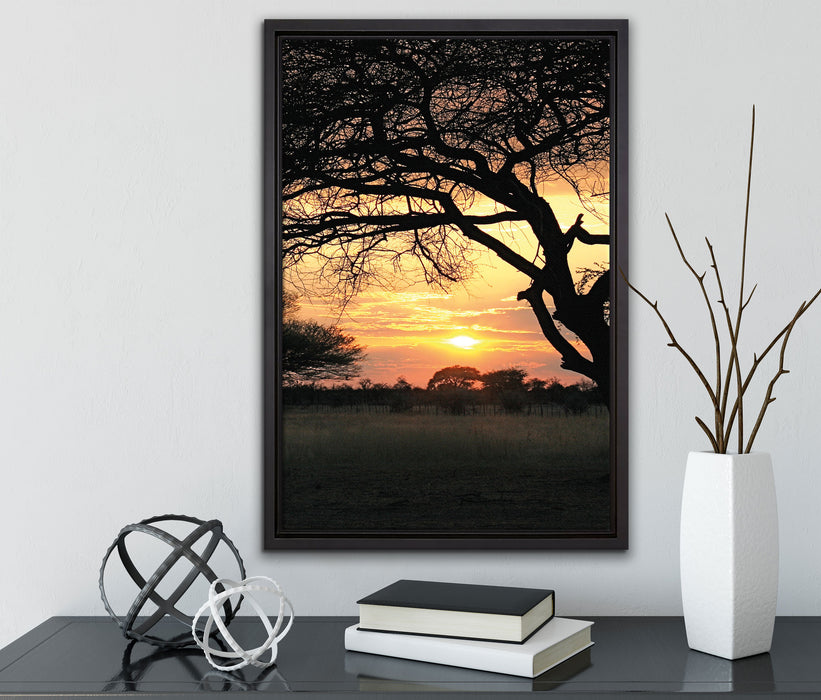 Savanne im Dämmerlicht auf Leinwandbild gerahmt mit Kirschblüten
