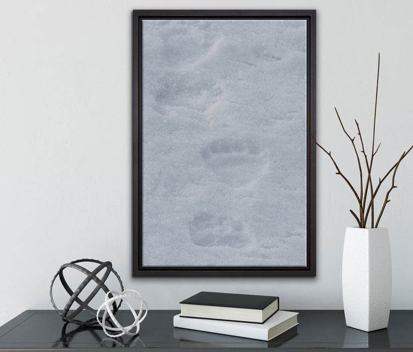 Tierspuren im Schnee auf Leinwandbild gerahmt mit Kirschblüten