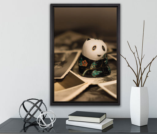 Panda Figur zwischen Fotografien auf Leinwandbild gerahmt mit Kirschblüten