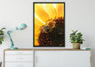 Biene auf Sonnenblume auf Leinwandbild gerahmt verschiedene Größen im Wohnzimmer