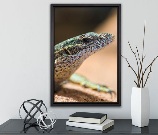 kleiner Leguan auf Leinwandbild gerahmt mit Kirschblüten