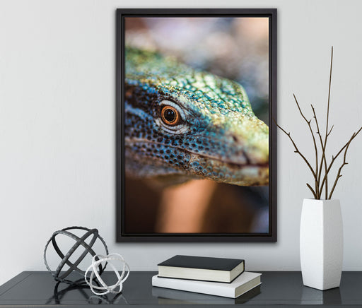 farbenfroher Waran auf Leinwandbild gerahmt mit Kirschblüten