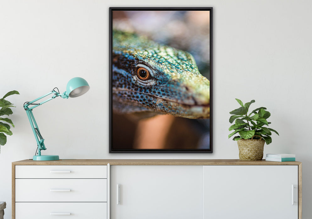 farbenfroher Waran auf Leinwandbild gerahmt verschiedene Größen im Wohnzimmer