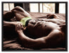Muskulöser Mann im Bett auf Leinwandbild gerahmt Größe 80x60