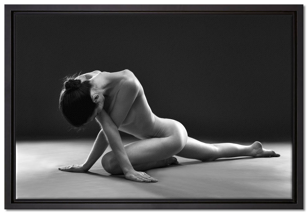 sexy Frau macht Yoga auf Leinwandbild gerahmt Größe 60x40