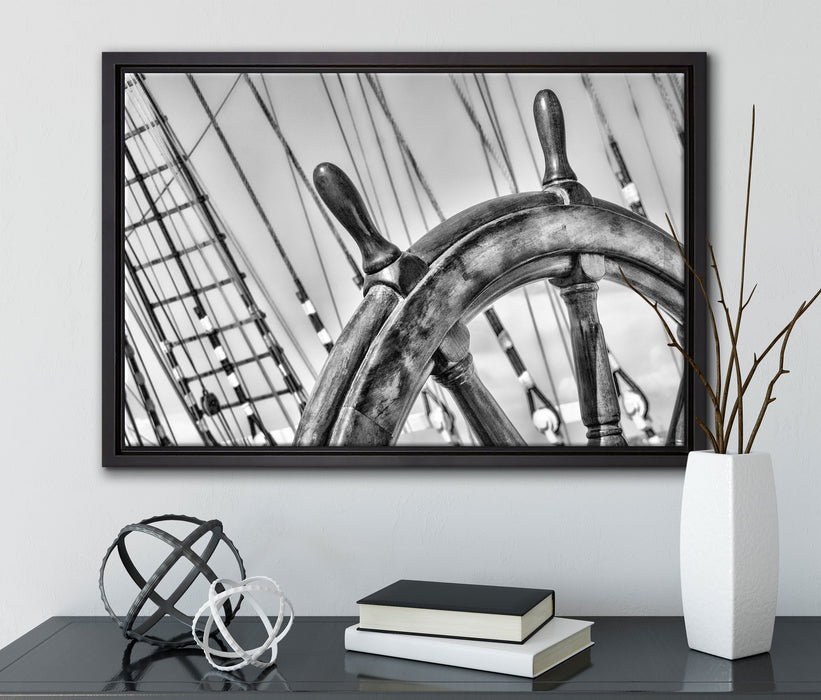 Steuerrad auf dem Schiff auf Leinwandbild gerahmt mit Kirschblüten