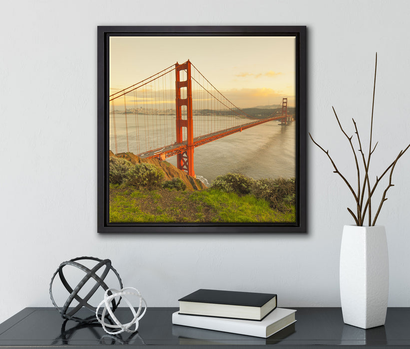 Prächtige Golden Gate Bridge  auf Leinwandbild Quadratisch gerahmt mit Kirschblüten