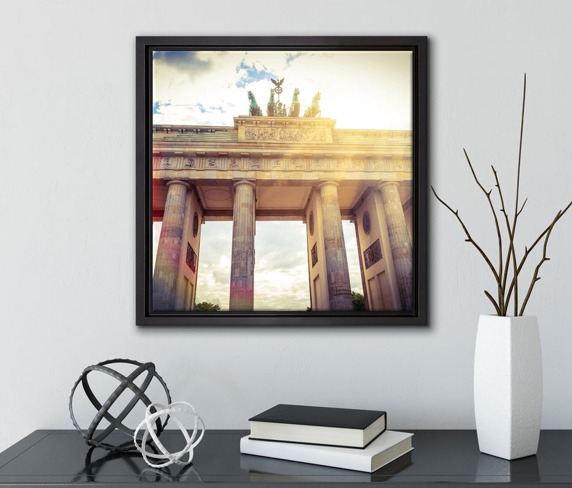 Brandenburger Tor in Berlin  auf Leinwandbild Quadratisch gerahmt mit Kirschblüten