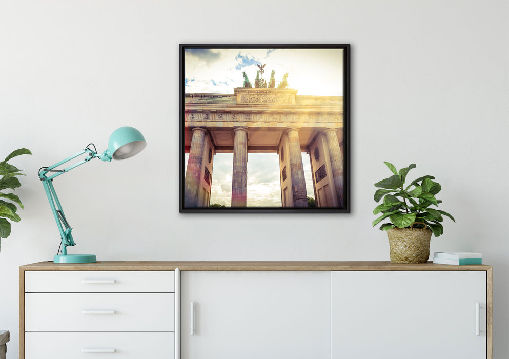 Brandenburger Tor in Berlin auf Leinwandbild gerahmt Quadratisch verschiedene Größen im Wohnzimmer
