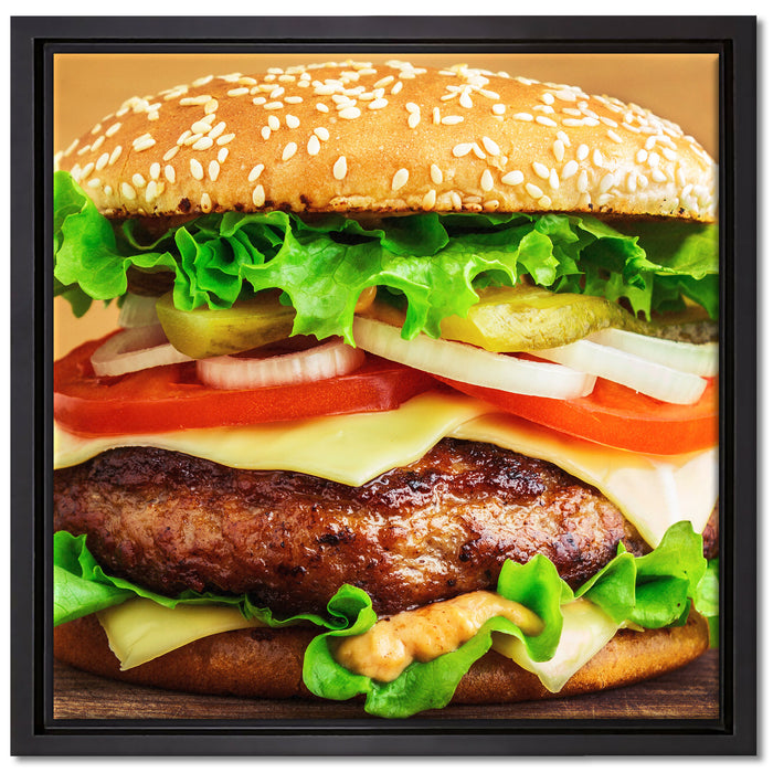 Köstlicher Burger auf Holztisch auf Leinwandbild Quadratisch gerahmt Größe 40x40