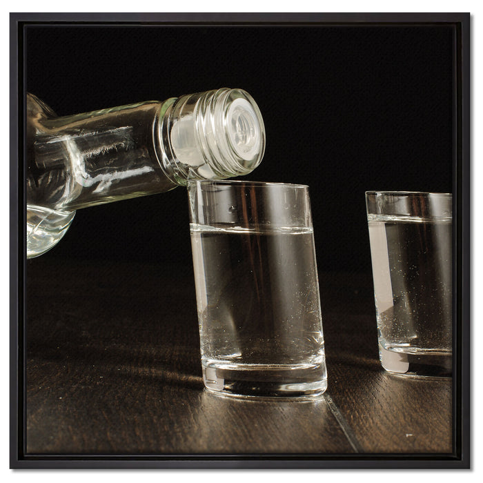 Vodka wird eingeschenkt auf Leinwandbild Quadratisch gerahmt Größe 60x60
