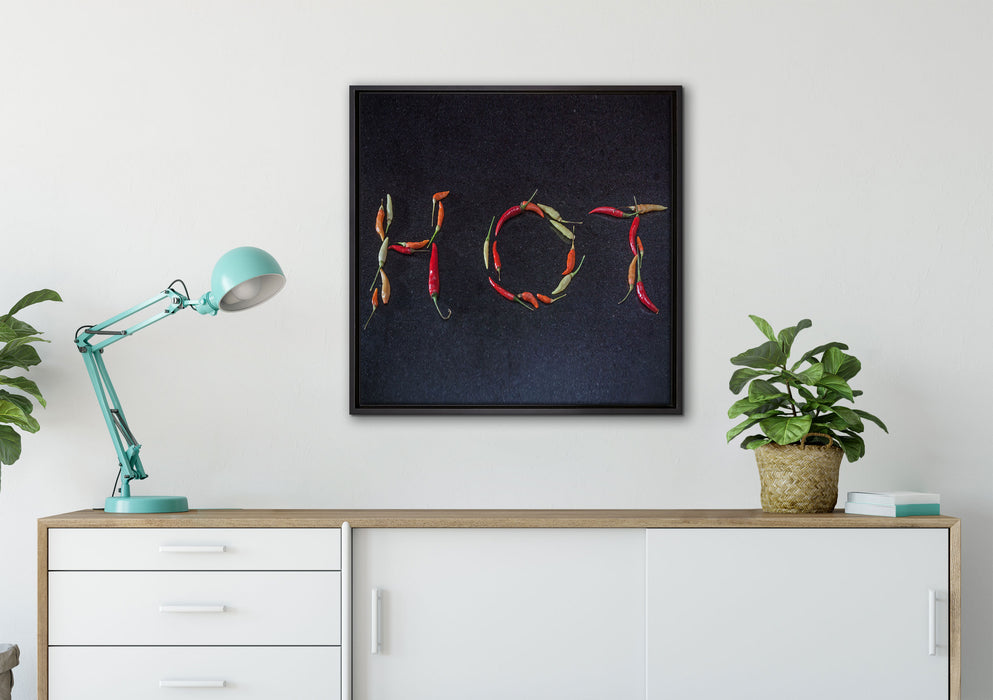 Chilis zu dem Wort Hot geformt auf Leinwandbild gerahmt Quadratisch verschiedene Größen im Wohnzimmer