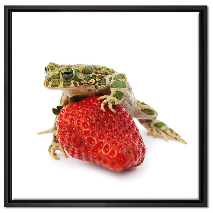 Kleiner Frosch sitzt auf Erdbeere auf Leinwandbild Quadratisch gerahmt Größe 60x60