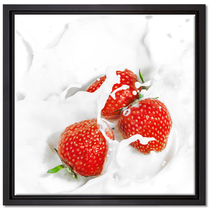 Leckere Erdbeeren in Milch auf Leinwandbild Quadratisch gerahmt Größe 40x40