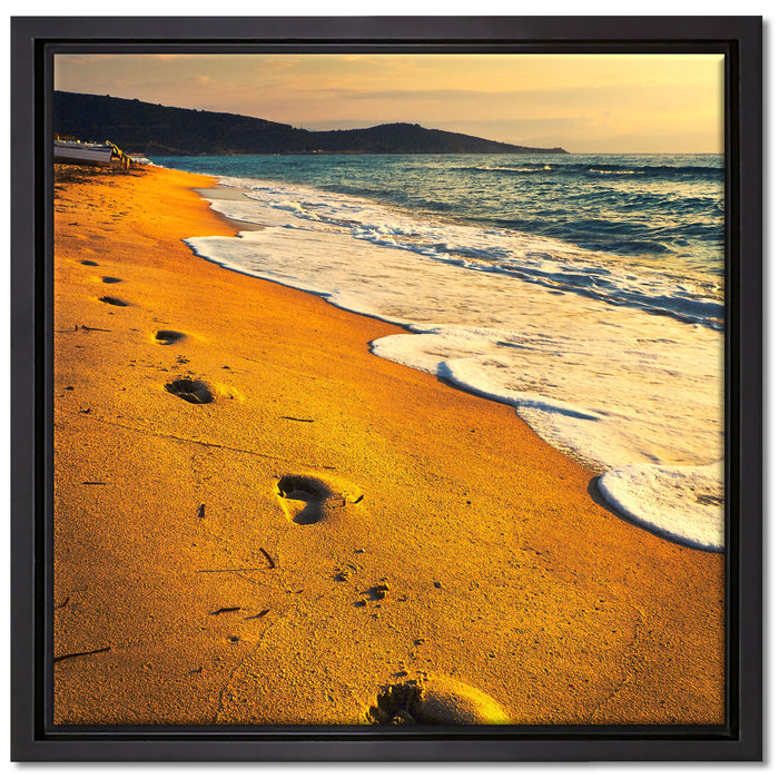 Fußabdrücke im Strand auf Leinwandbild Quadratisch gerahmt Größe 40x40