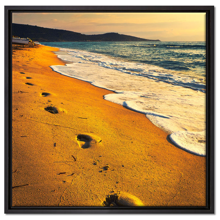 Fußabdrücke im Strand auf Leinwandbild Quadratisch gerahmt Größe 60x60