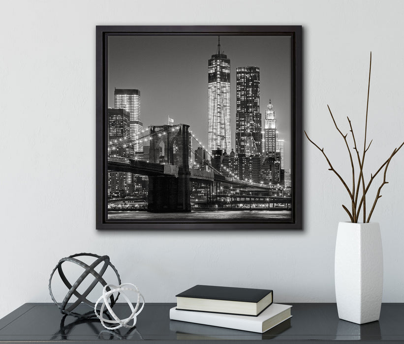 New York City Skyline bei Nacht  auf Leinwandbild Quadratisch gerahmt mit Kirschblüten