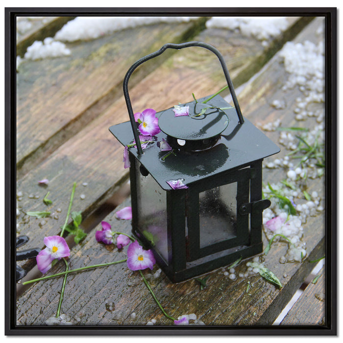Laterne im Regen auf Leinwandbild Quadratisch gerahmt Größe 70x70