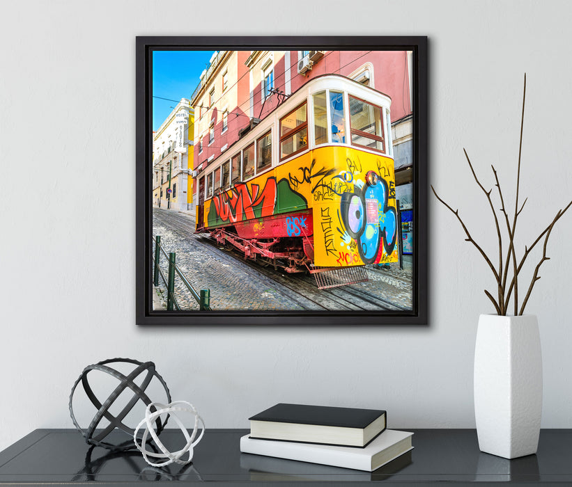 Besprühte S-Bahn  auf Leinwandbild Quadratisch gerahmt mit Kirschblüten