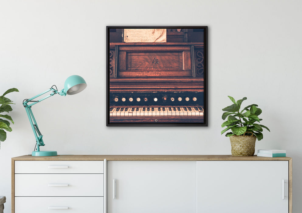 altes Klavier schwarz-Weiß auf Leinwandbild gerahmt Quadratisch verschiedene Größen im Wohnzimmer
