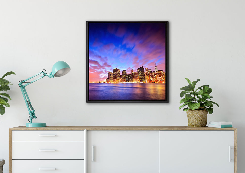Skyline New York auf Leinwandbild gerahmt Quadratisch verschiedene Größen im Wohnzimmer