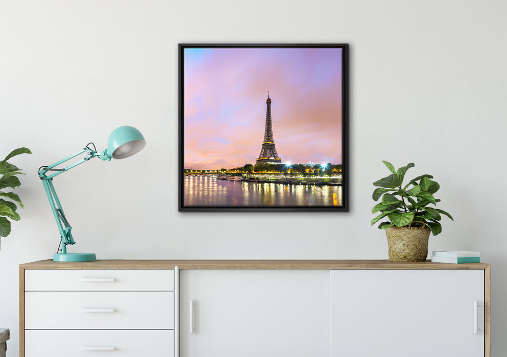 Eifelturm Paris bei Nacht auf Leinwandbild gerahmt Quadratisch verschiedene Größen im Wohnzimmer