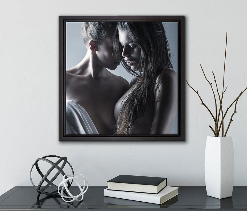 Sinnliche Frauenküsse  auf Leinwandbild Quadratisch gerahmt mit Kirschblüten