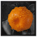 Orange mit Wassertropfen auf Leinwandbild Quadratisch gerahmt Größe 60x60