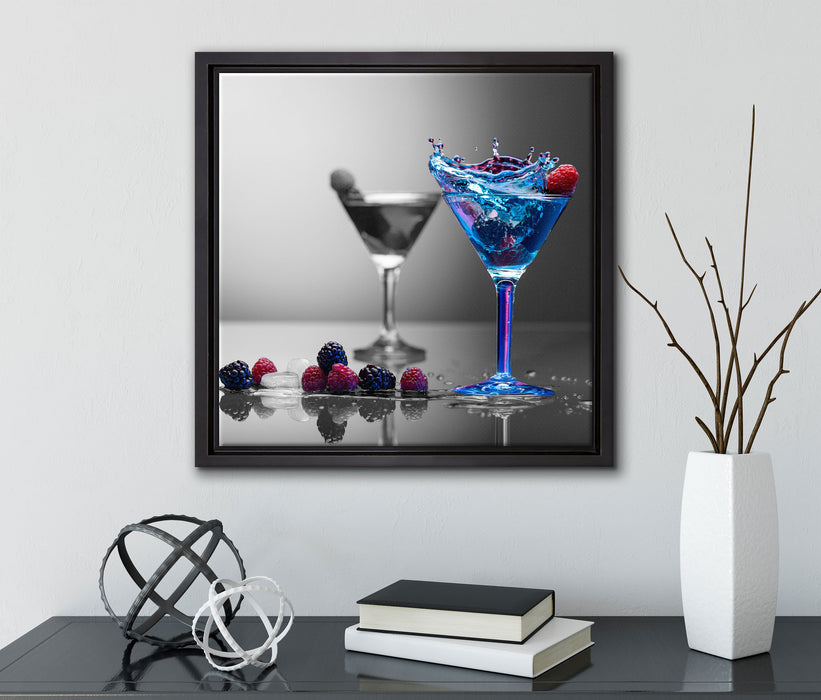 Blauer leckerer Cocktail  auf Leinwandbild Quadratisch gerahmt mit Kirschblüten