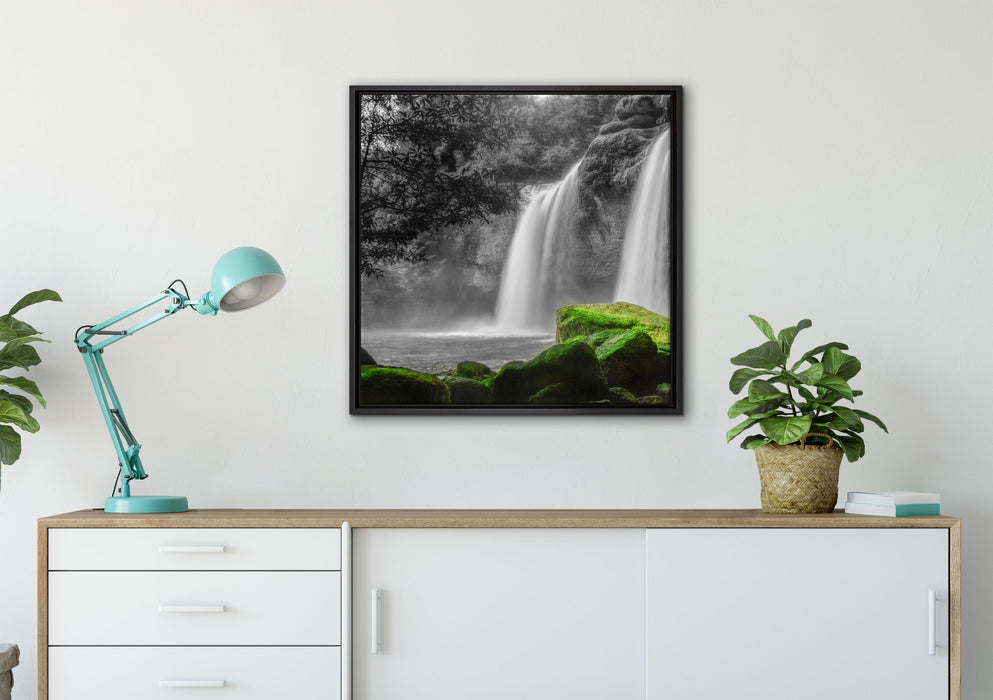 Wasserfall im Dschungel auf Leinwandbild gerahmt Quadratisch verschiedene Größen im Wohnzimmer