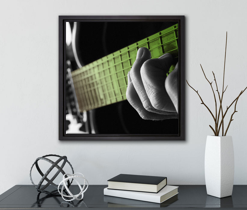 Mann spielt auf E-Gitarre  auf Leinwandbild Quadratisch gerahmt mit Kirschblüten