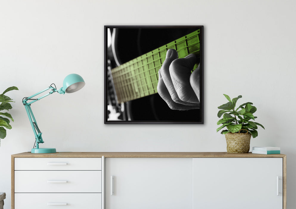 Mann spielt auf E-Gitarre auf Leinwandbild gerahmt Quadratisch verschiedene Größen im Wohnzimmer