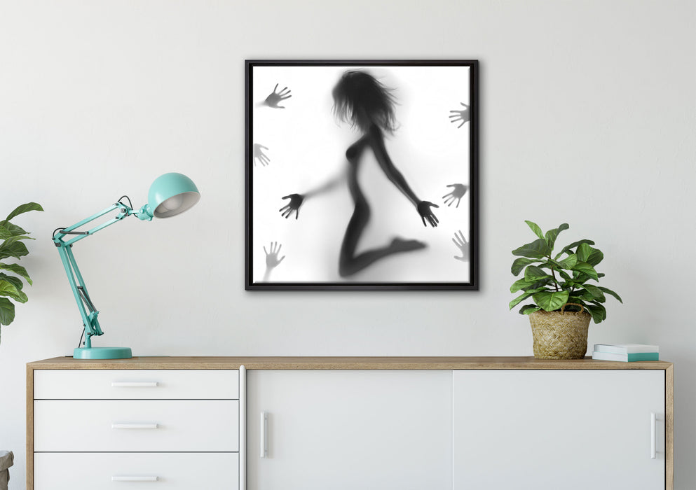 Schatten einer Frau auf Leinwandbild gerahmt Quadratisch verschiedene Größen im Wohnzimmer