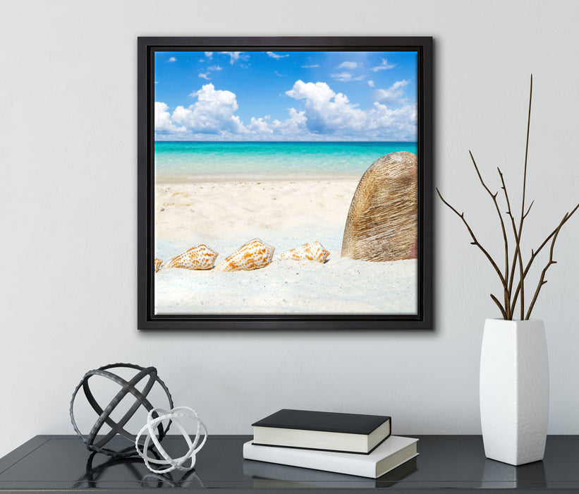 Sandstrand mit Muscheln  auf Leinwandbild Quadratisch gerahmt mit Kirschblüten