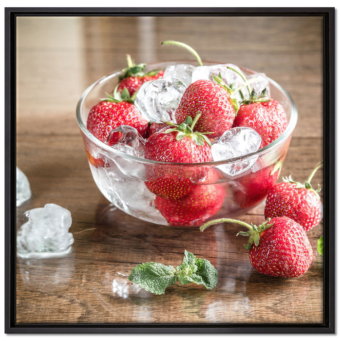 Erdbeeren in Eiswürfeln auf Leinwandbild Quadratisch gerahmt Größe 70x70