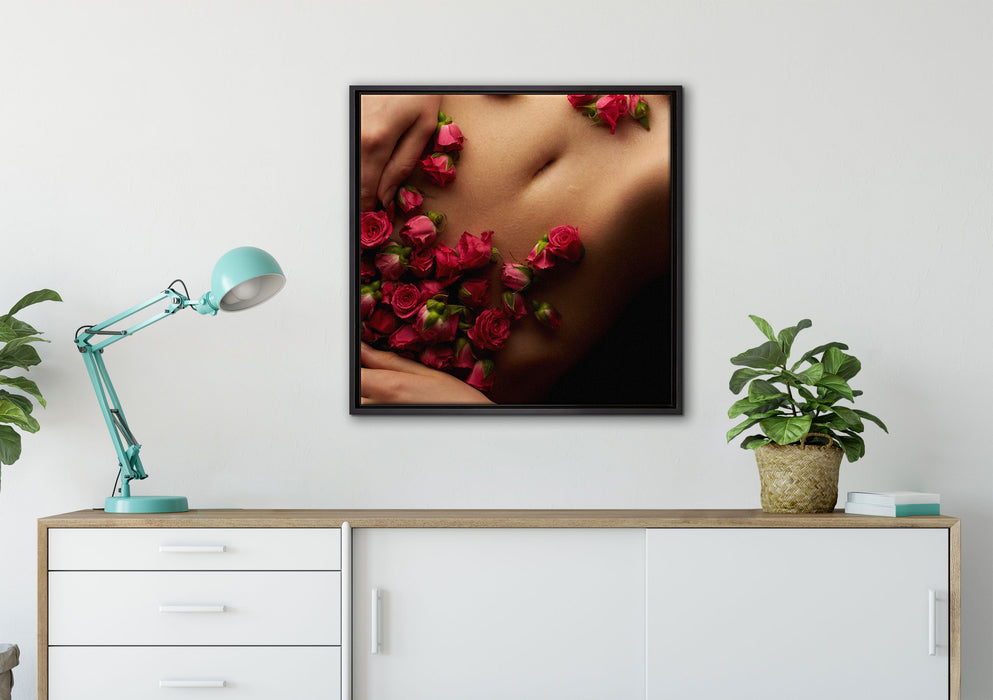weiblicher Körper mit Rosen Blumen auf Leinwandbild gerahmt Quadratisch verschiedene Größen im Wohnzimmer