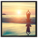 Frau in einer Yogapose am Strand auf Leinwandbild Quadratisch gerahmt Größe 60x60