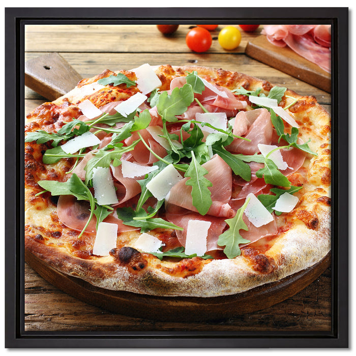 Prosciutto Pizza auf Holztisch auf Leinwandbild Quadratisch gerahmt Größe 40x40