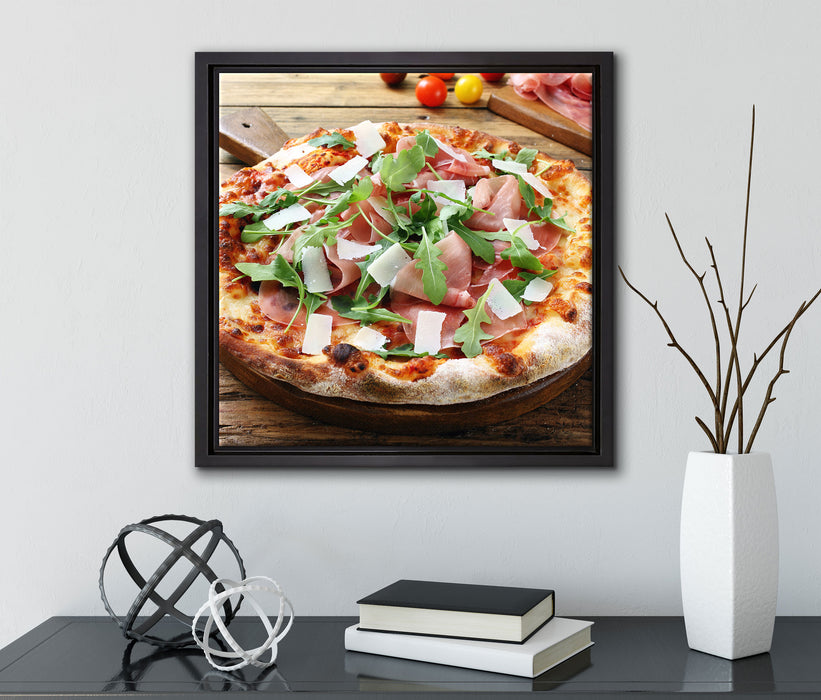 Prosciutto Pizza auf Holztisch  auf Leinwandbild Quadratisch gerahmt mit Kirschblüten