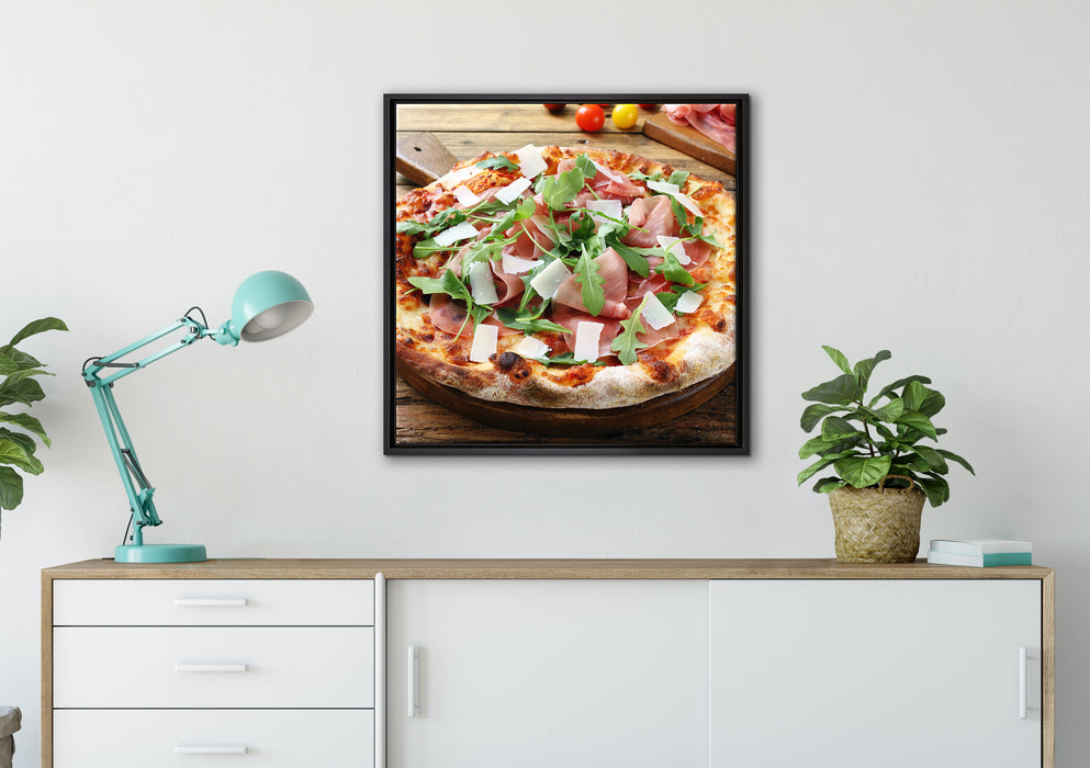 Prosciutto Pizza auf Holztisch auf Leinwandbild gerahmt Quadratisch verschiedene Größen im Wohnzimmer