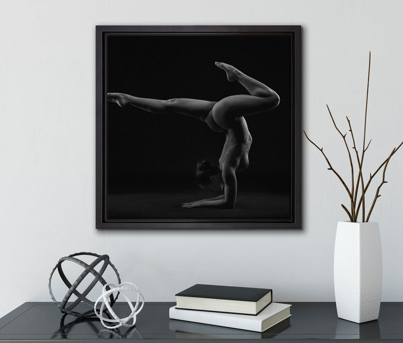 sexy Körper einer Frau  auf Leinwandbild Quadratisch gerahmt mit Kirschblüten