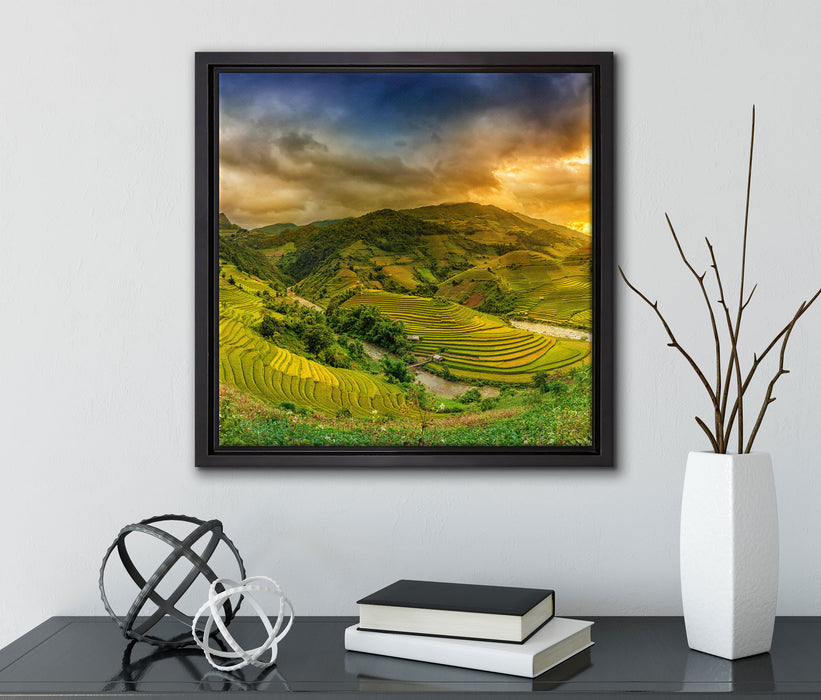 eine Berg Farm in Asien  auf Leinwandbild Quadratisch gerahmt mit Kirschblüten