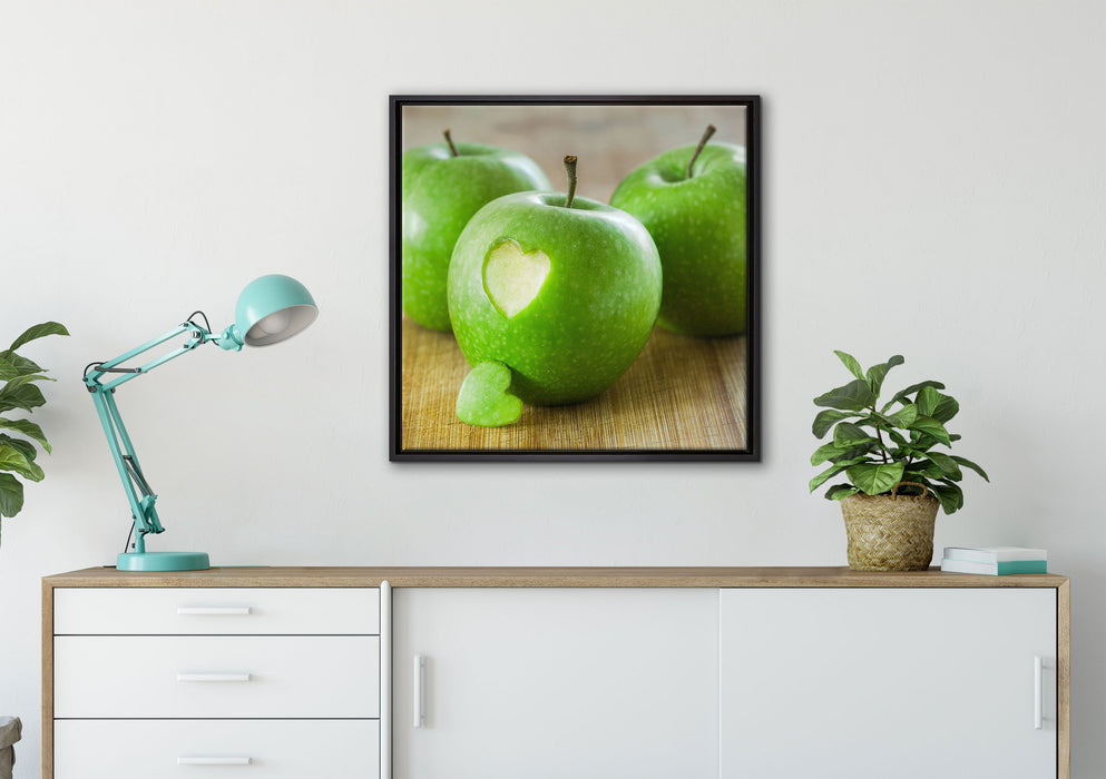 ein Herzchen im Apfel auf Leinwandbild gerahmt Quadratisch verschiedene Größen im Wohnzimmer