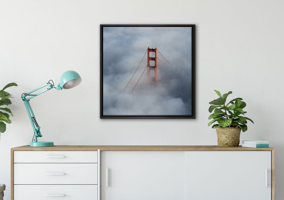 Golden Gate Bridge über den Wolken auf Leinwandbild gerahmt Quadratisch verschiedene Größen im Wohnzimmer