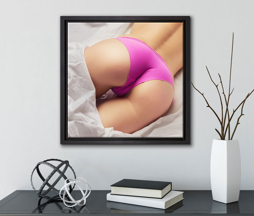 schöner Po im Bett  auf Leinwandbild Quadratisch gerahmt mit Kirschblüten