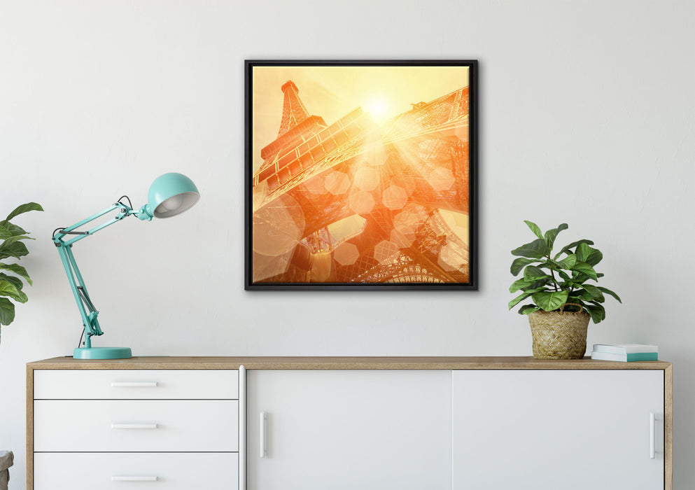 Der Eiffelturm im Sonnenschein auf Leinwandbild gerahmt Quadratisch verschiedene Größen im Wohnzimmer
