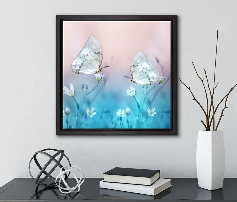 Schmetterling auf kleinen Blumen  auf Leinwandbild Quadratisch gerahmt mit Kirschblüten