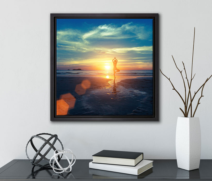 Yoga Silhouette am Strand  auf Leinwandbild Quadratisch gerahmt mit Kirschblüten