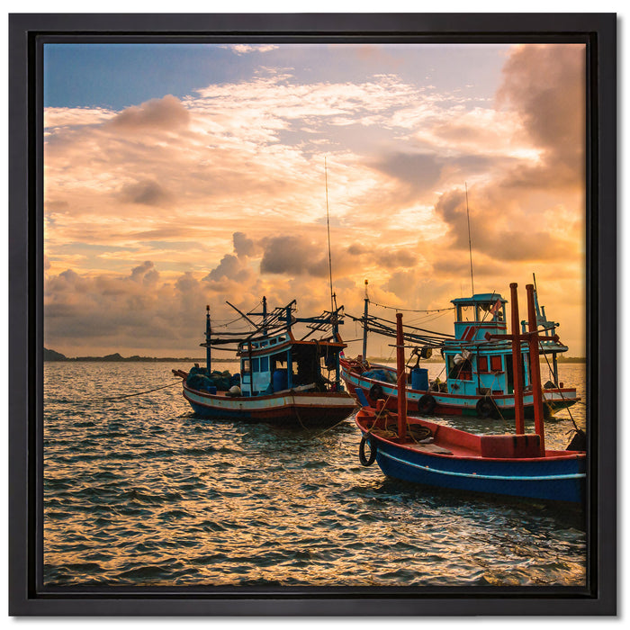 thailändische Fischerboote im Meer auf Leinwandbild Quadratisch gerahmt Größe 40x40